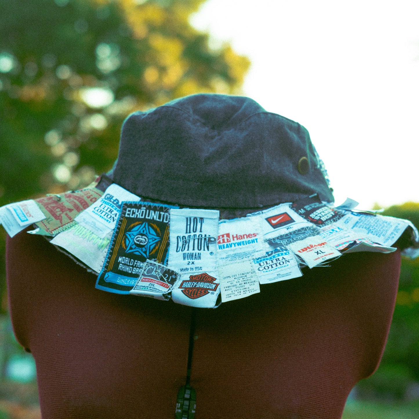 BLACK TAG PATCHED BUCKET HAT