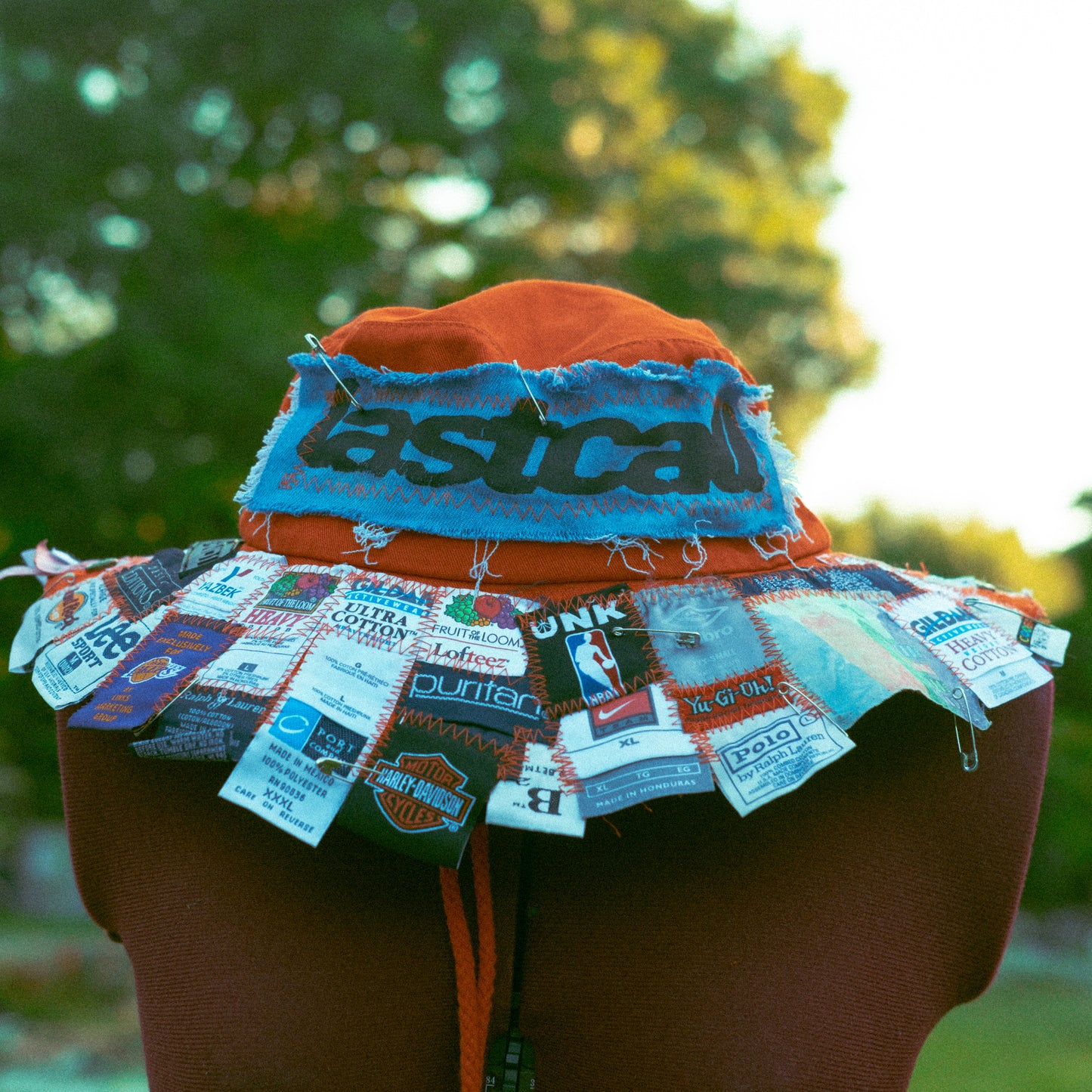 ORANGE TAG PATCHED BUCKET HAT