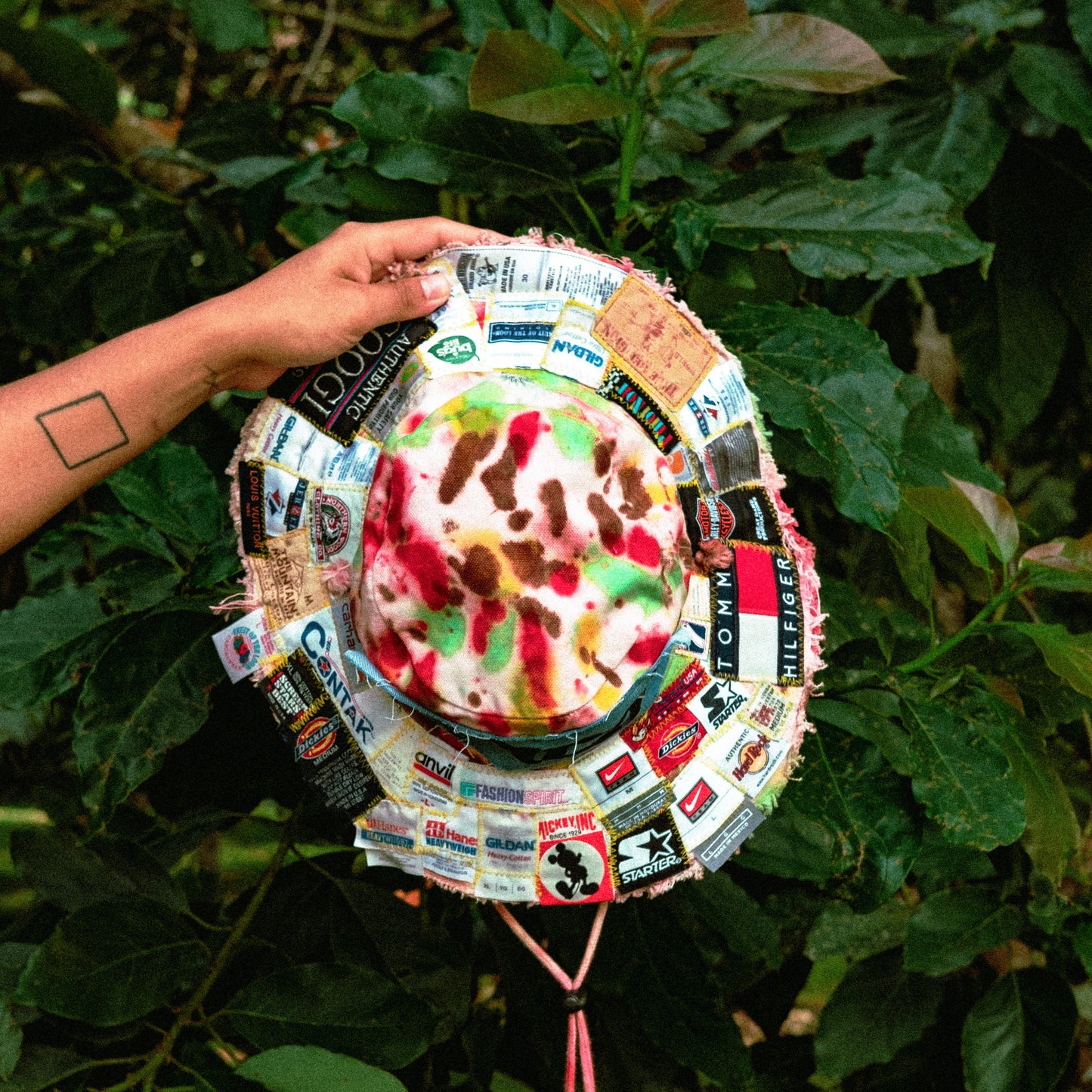 TAGGED DYED BUCKET HAT