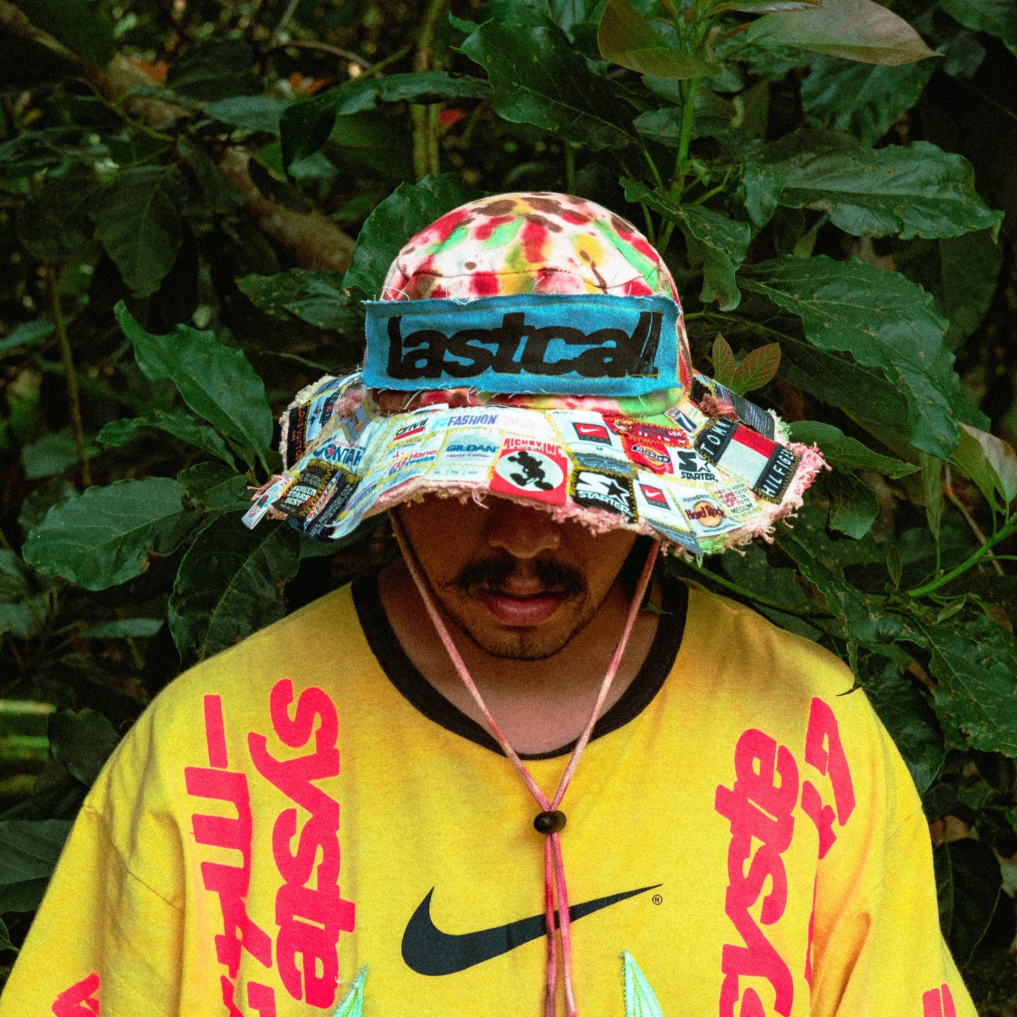 TAGGED DYED BUCKET HAT