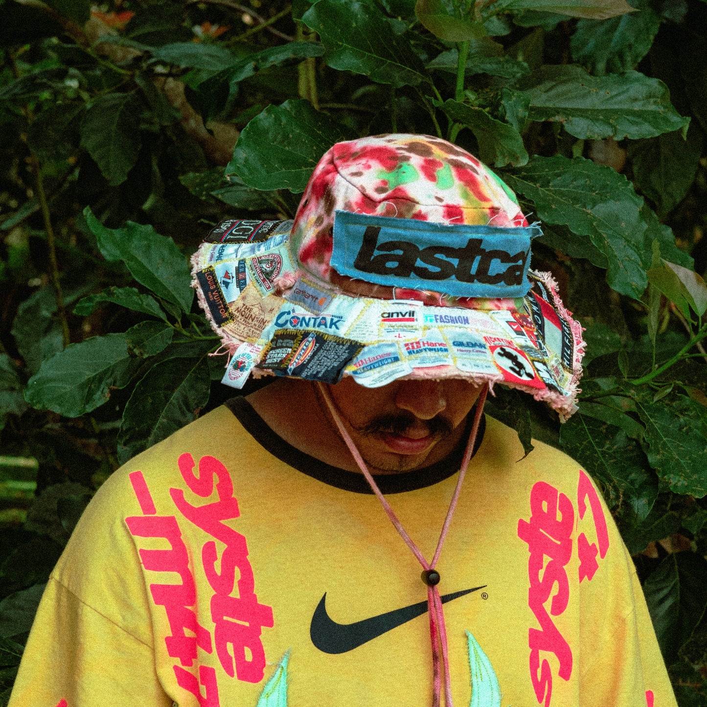 TAGGED DYED BUCKET HAT