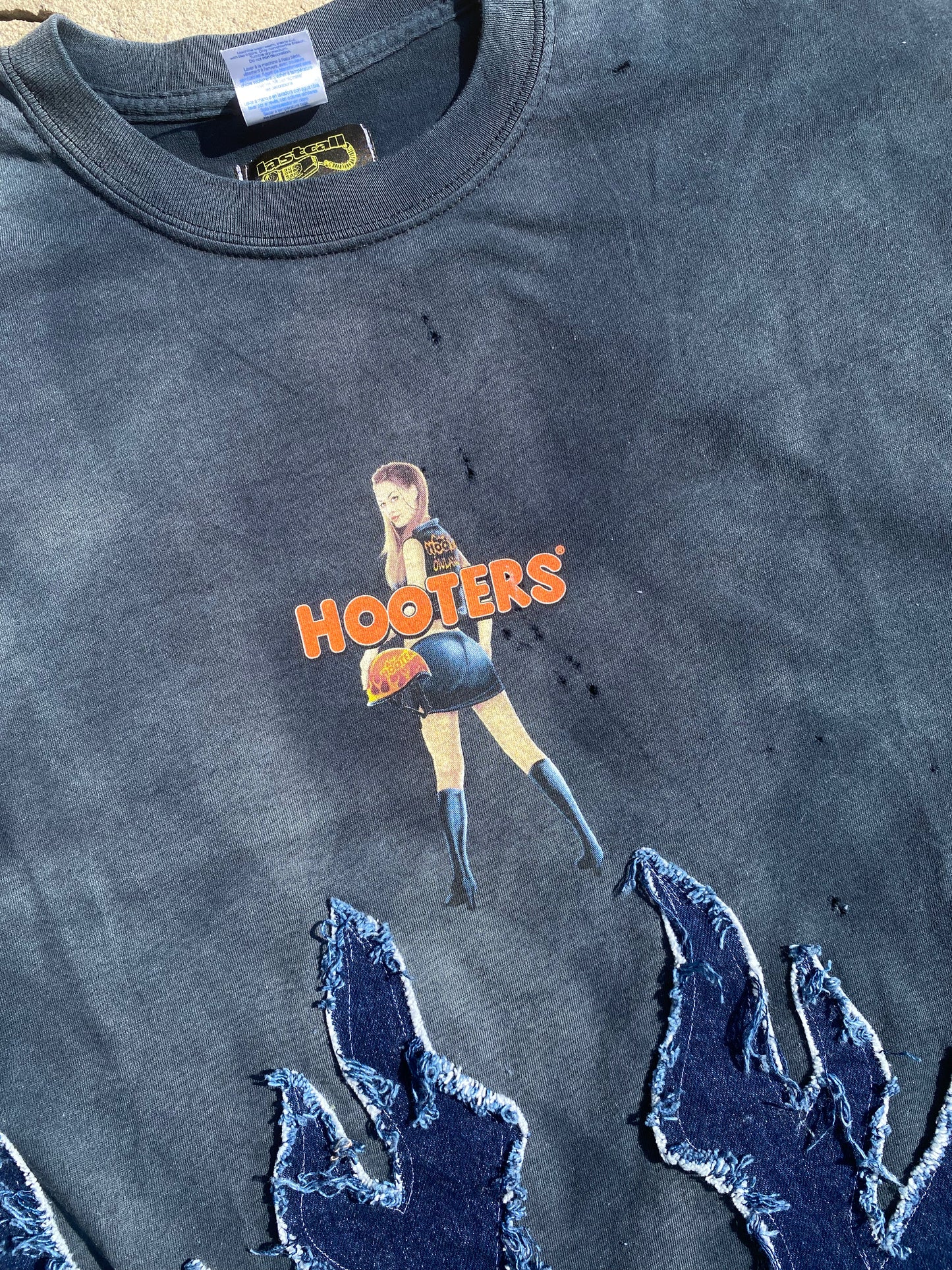 Vintage hooters denim flame tee