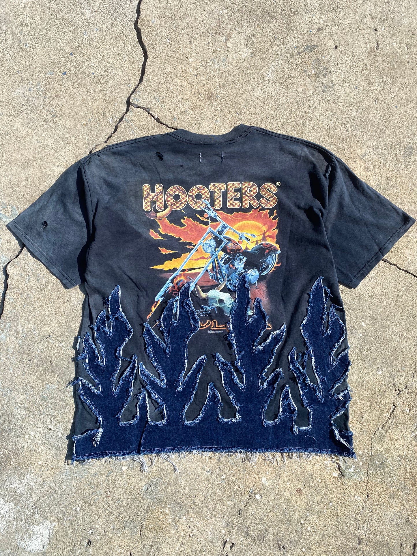 Vintage hooters denim flame tee