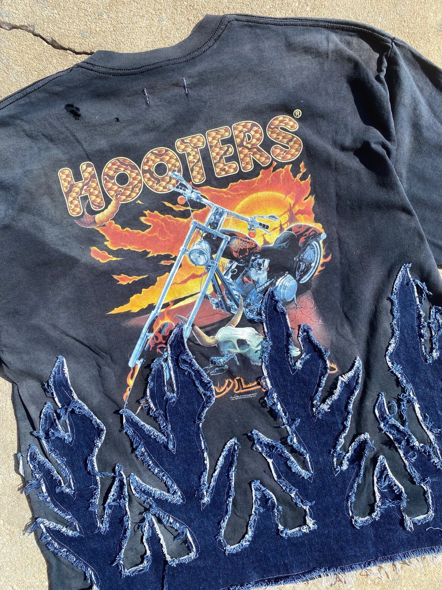 Vintage hooters denim flame tee