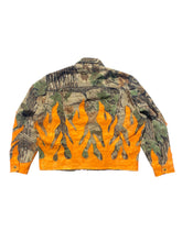 Load image into Gallery viewer, wrangler camo flame jacket