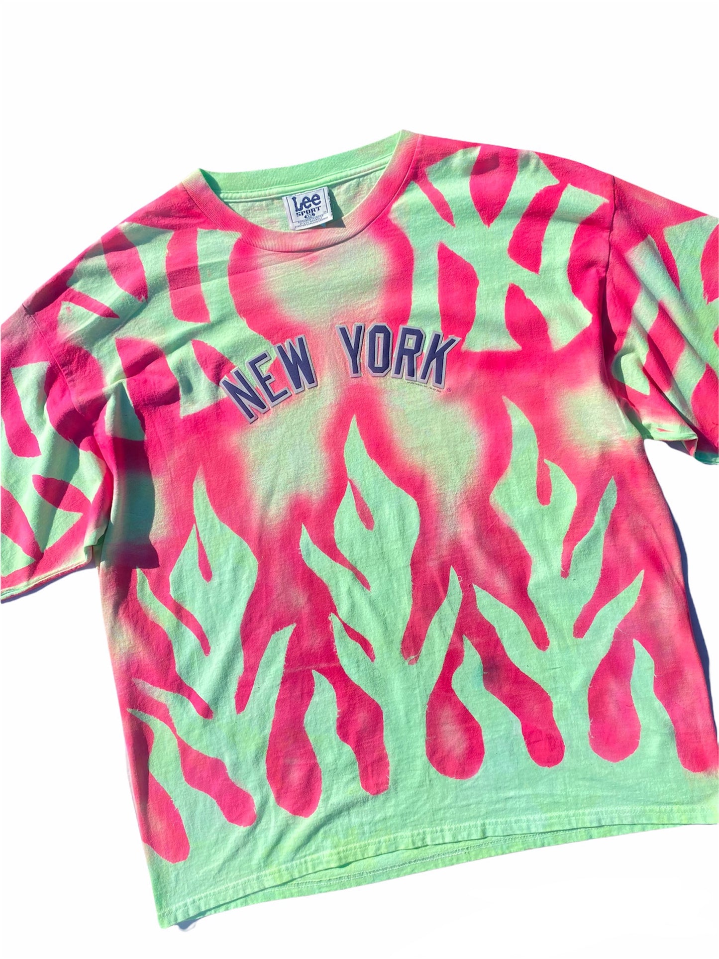 NY YANKEES FLAME AIRBRUSHED TEE