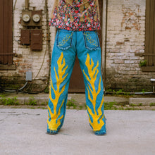 Load image into Gallery viewer, vtg dyed blue levi flame jeans