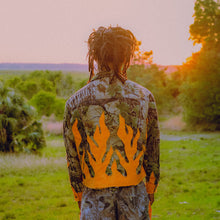 Load image into Gallery viewer, wrangler camo flame jacket