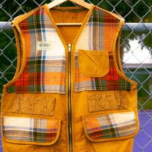 Load image into Gallery viewer, VTG ALTERED HUNTING VEST